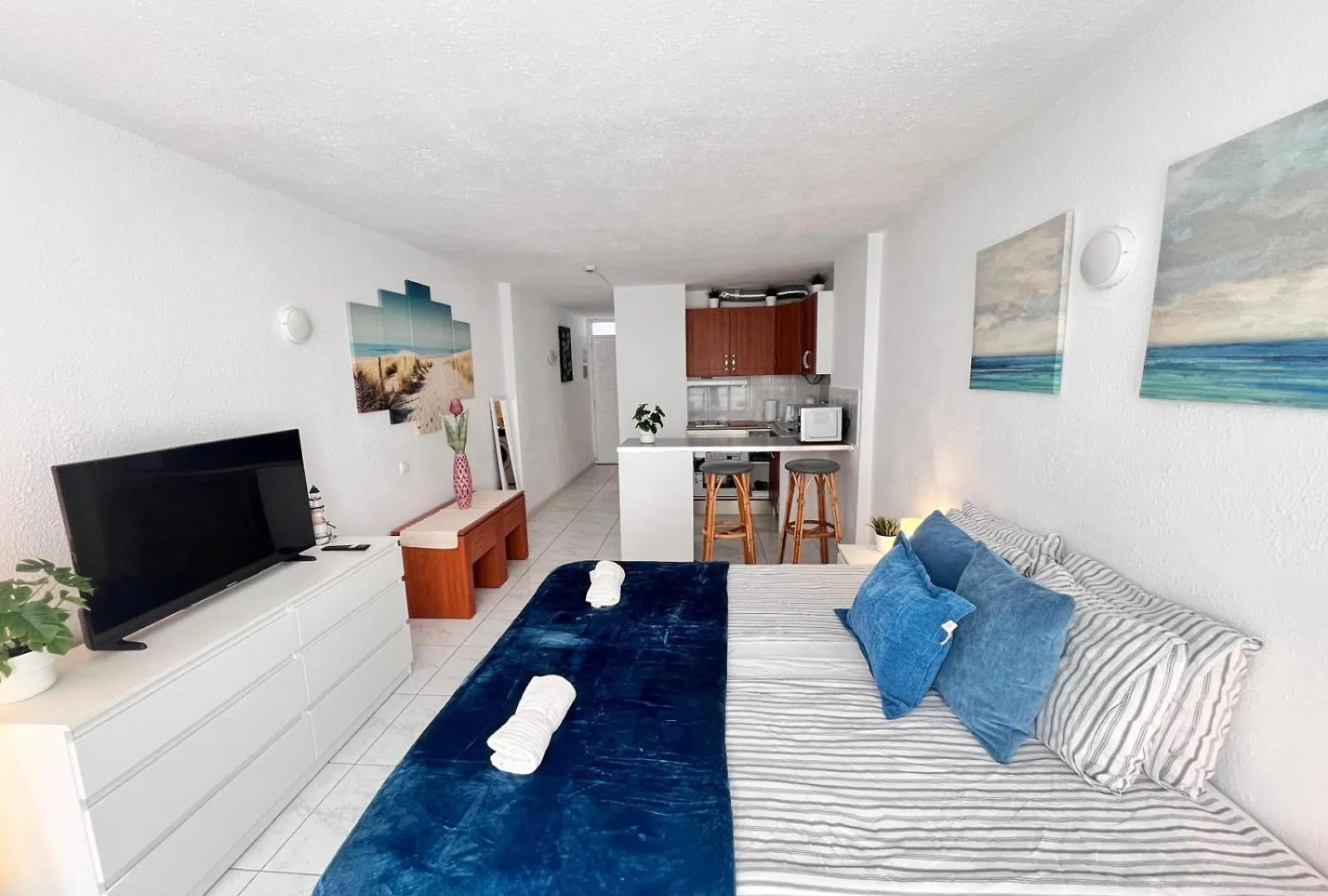 Beach House Apartment Адехе